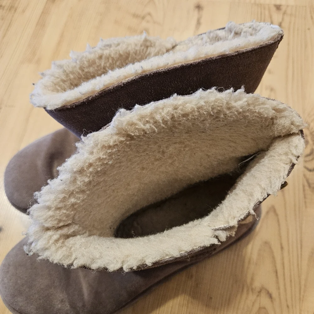 BearPaw Women's Shearling Boots - Picture 5 of 11